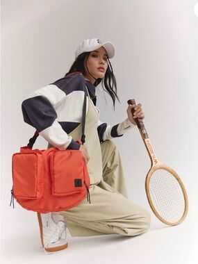 Free people movement trailhead sling bag - like new!